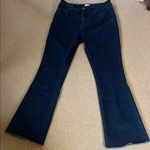 Ecru Brand The Hollywood. Women's Flared Jeans in blue denim. Size 29